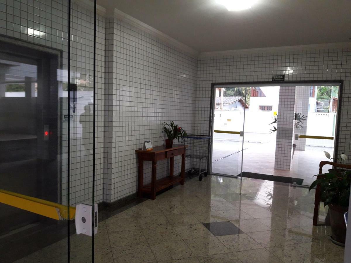 Lia Bardas - Praia Das Toninhas - 80m Do Mar Homestay *