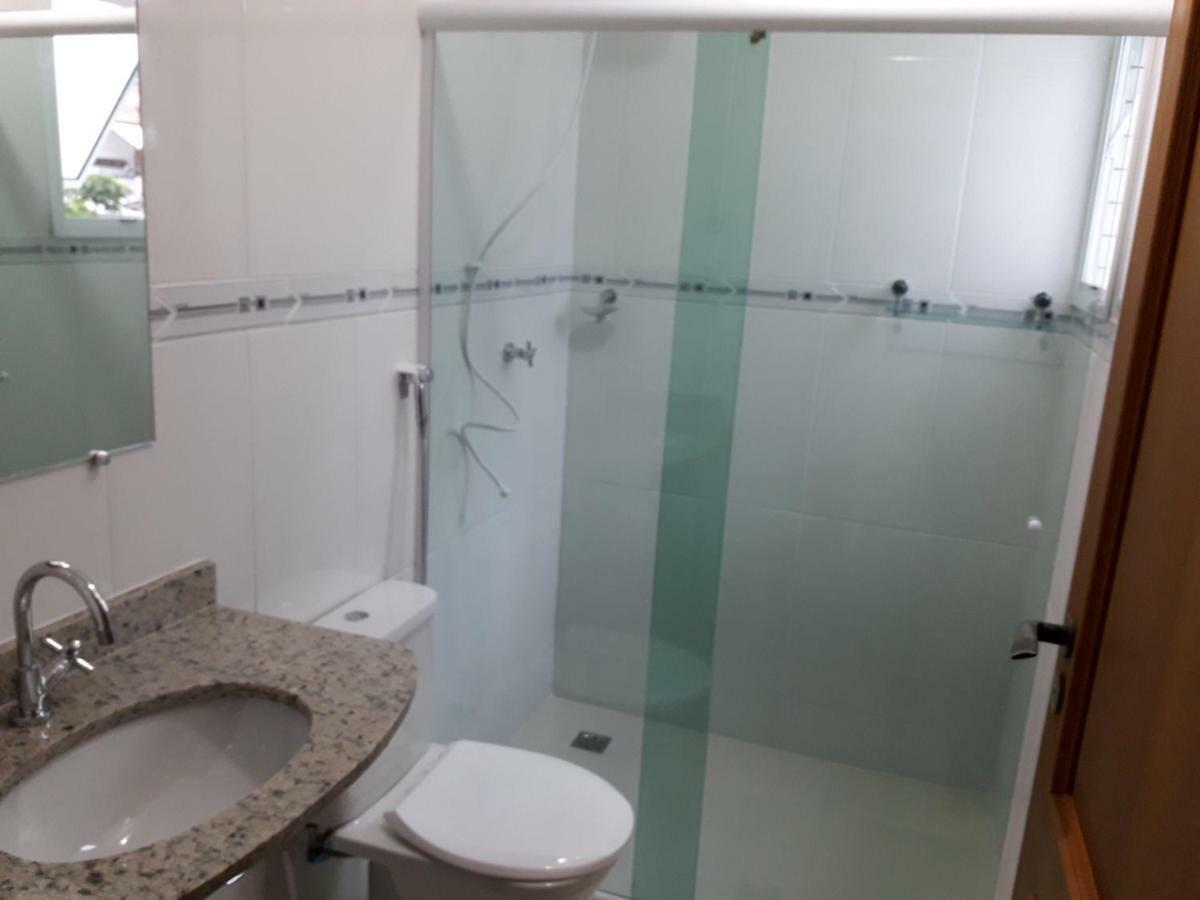 Lia Bardas - Praia Das Toninhas - 80m Do Mar Homestay Ubatuba